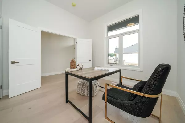 Central Elgin, ON N5L 0B4,62 Compass TRL #23