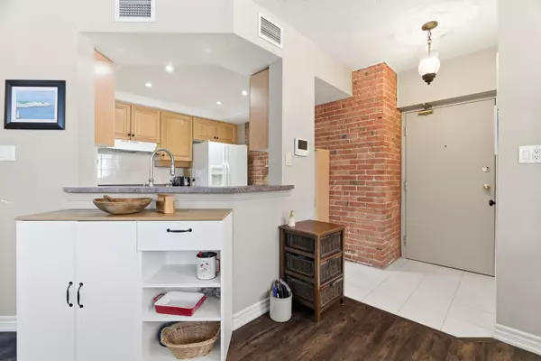 Guelph, ON N1H 2J1,57 Suffolk ST W #102