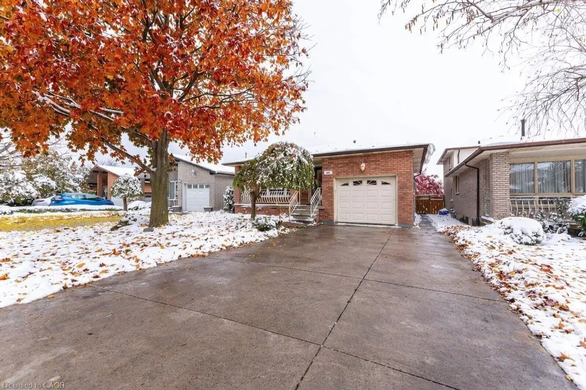 162 SOLOMON CRES, Hamilton, ON L8W 2G7