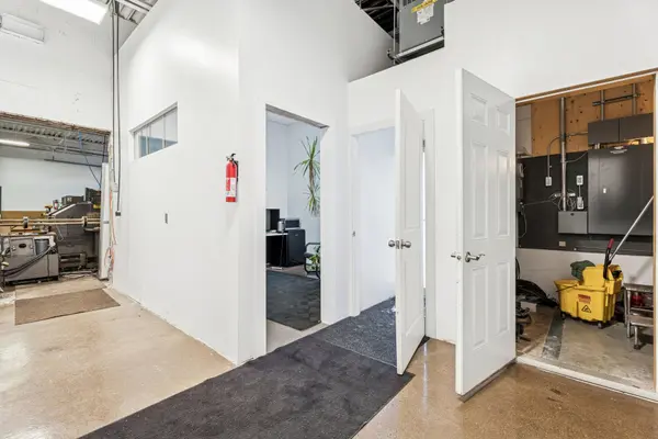 1810 Barton ST E, Hamilton, ON L8H 2Y6