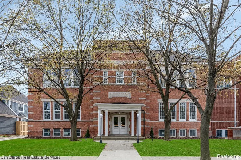 389 Saint Clair AVE, Grosse Pointe, MI 48230