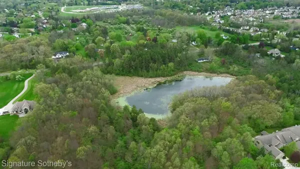 6 McCandlish RD, Grand Blanc Twp, MI 48439