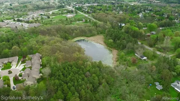 6 McCandlish RD, Grand Blanc Twp, MI 48439