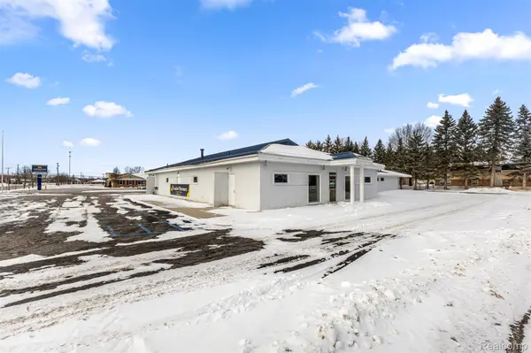 245 E Warwick DR, Alma, MI 48801