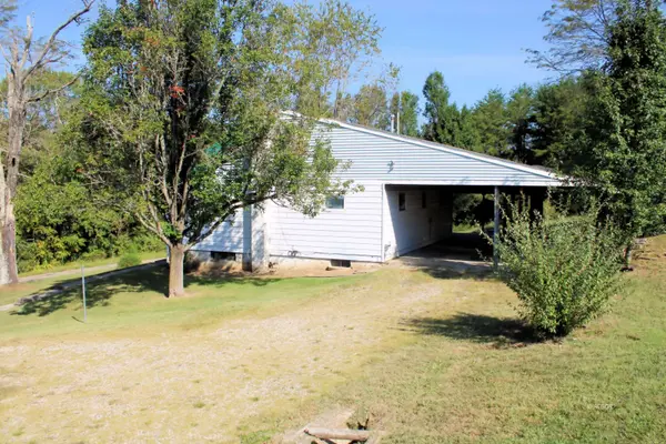 6750 O'Neil Rd, Coolville, OH 45723