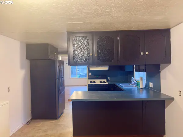 1323 HAWTHORNE ST, Sweet Home, OR 97386