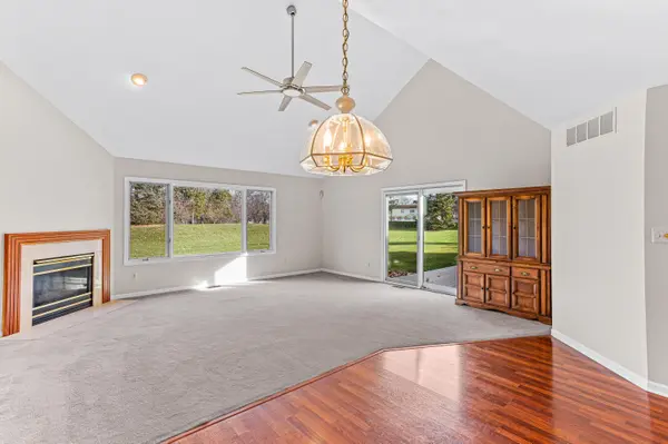 3020 Rivers Edge DR, Wayne City, MI 48184