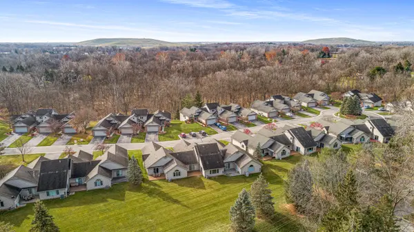 3020 Rivers Edge DR, Wayne City, MI 48184