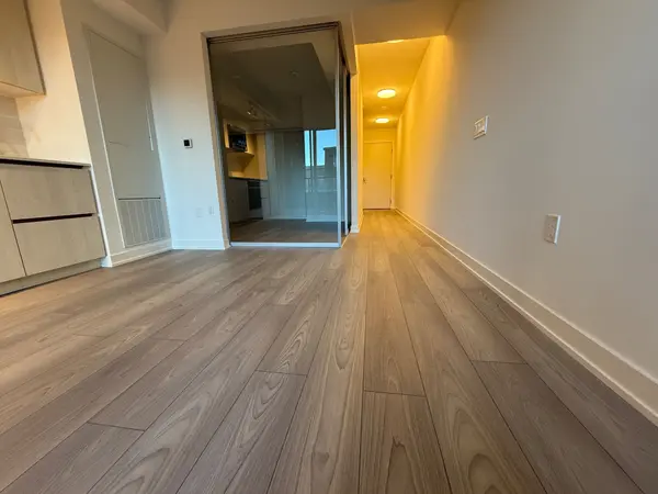 Toronto, ON M4P 1V7,110 Broadway AVE #318S