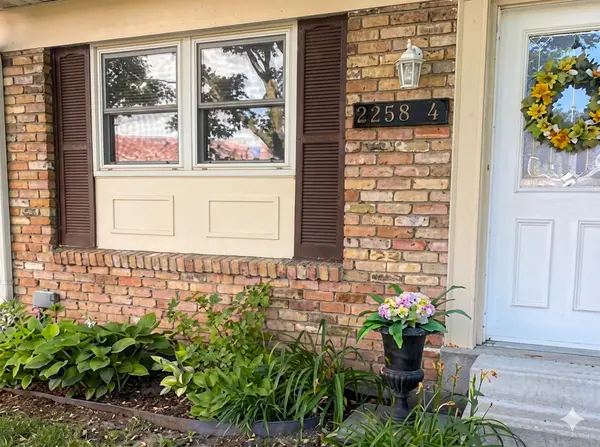 2258 Upper Middle RD #4, Burlington, ON L7P 2Z9