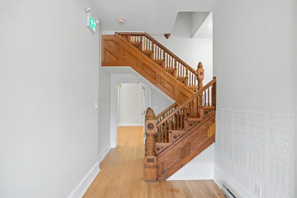 Brockville, ON K6V 2B1,10 Victoria AVE