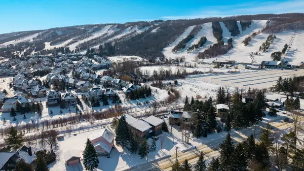 Blue Mountains, ON L9Y 0S3,120 CRAIGLEITH RD