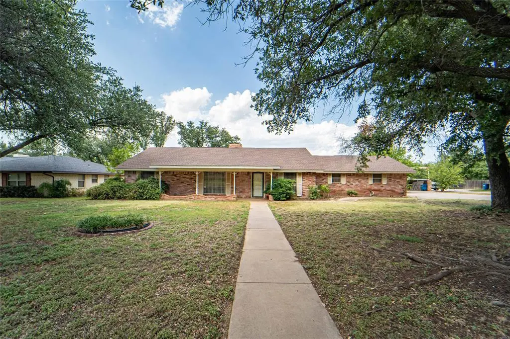 1508 W Elliott Street, Breckenridge, TX 76424
