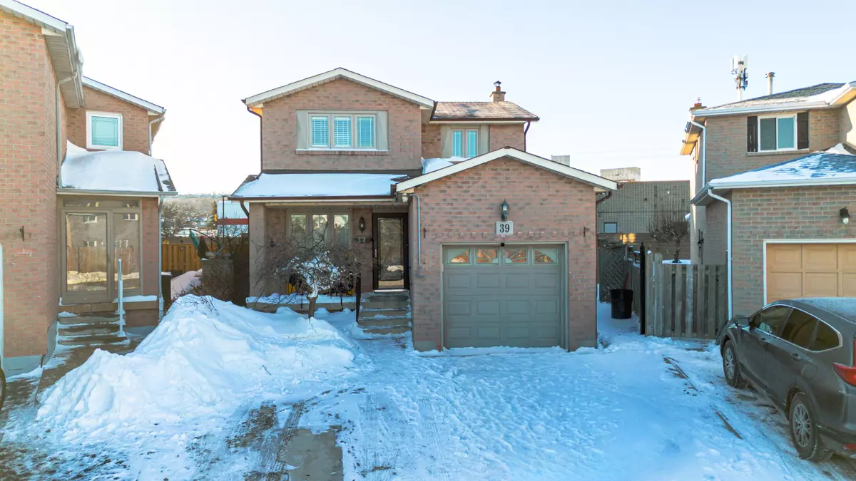 Hamilton, ON L8E 4M8,39 Regis CT