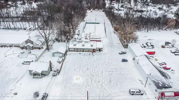 5153 Fenton RD, Flint, MI 48507