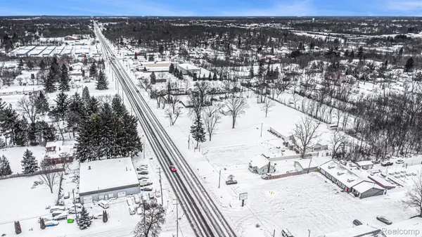 5153 Fenton RD, Flint, MI 48507