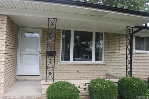 36778 Wayne DR, Sterling Heights, MI 48312