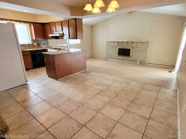 36778 Wayne DR, Sterling Heights, MI 48312