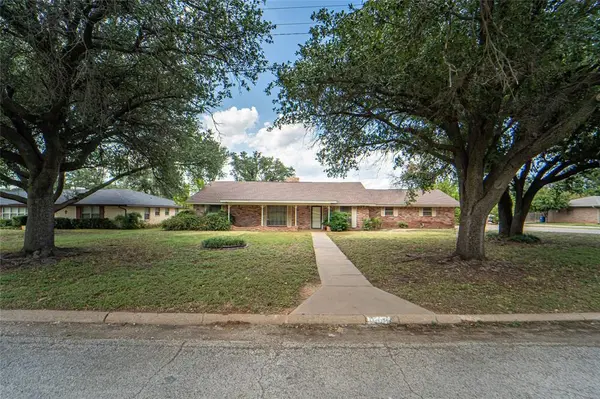 1508 W Elliott Street, Breckenridge, TX 76424