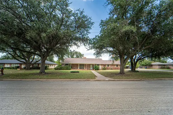 1508 W Elliott Street, Breckenridge, TX 76424