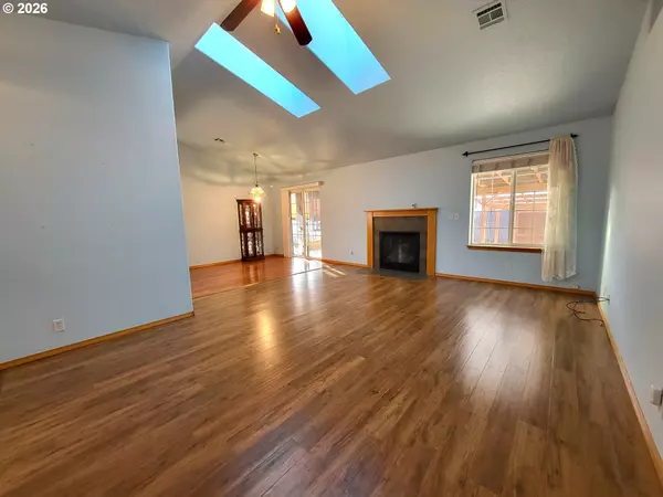 Eugene, OR 97404,3884 SHENSTONE DR