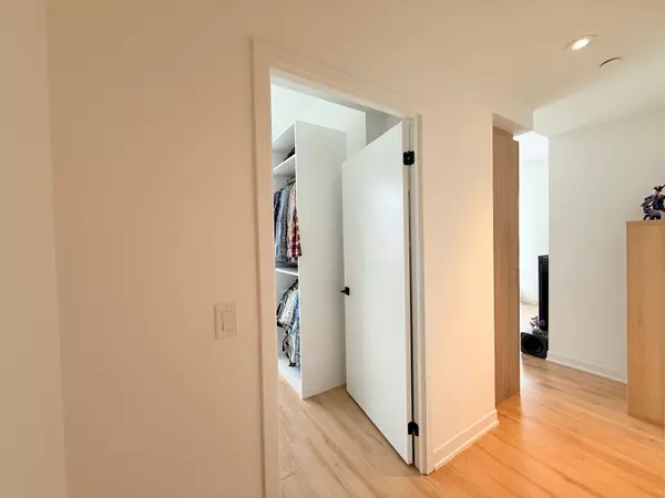 Toronto, ON M5B 0C8,319 Jarvis ST #2710