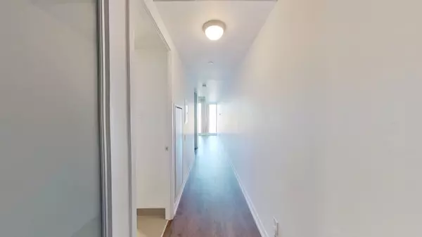 Toronto, ON M5V 0L5,560 KING ST W #512