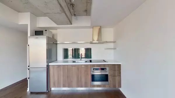 Toronto, ON M5V 0L5,560 KING ST W #512