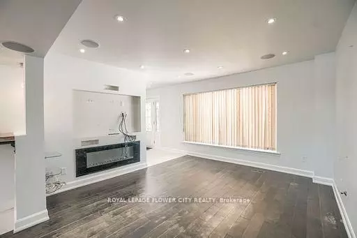 Brampton, ON L6S 1W6,12 Gondola CRES #Main floor