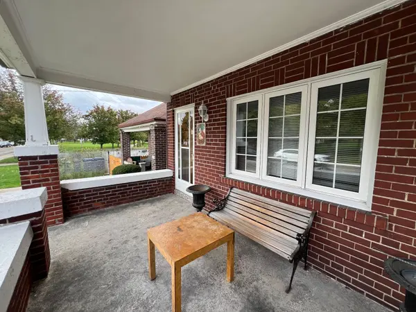 33 Chandos AVE, Toronto W02, ON M6H 2E6