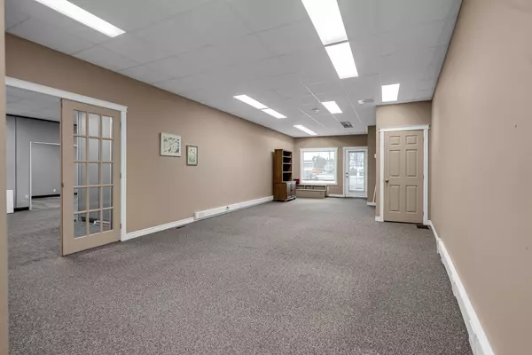 Cornwall, ON K6H 1B2,113-115 Montreal RD