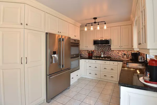 11 Jacqueline BLVD,  Hamilton,  ON L9B 2R1