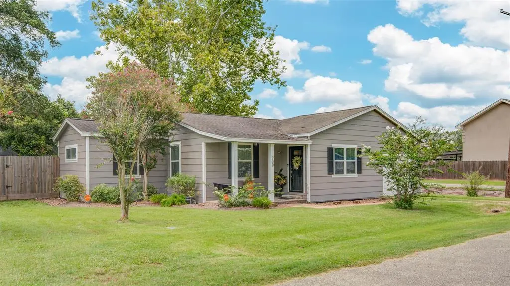 230 2nd Street, Brazoria, TX 77422
