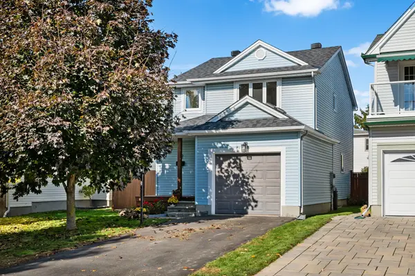 32 Peacock CRES, Barrhaven, ON K2J 3P6