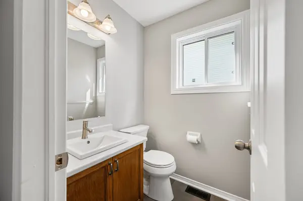 32 Peacock CRES, Barrhaven, ON K2J 3P6