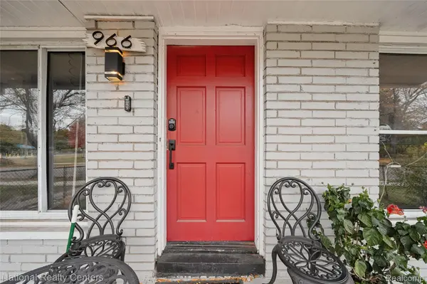 966 E Greendale, Detroit, MI 48203