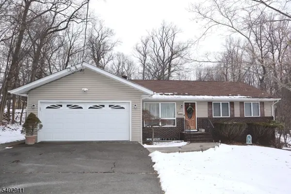 97 Squaw Brook Rd, North Haledon Boro, NJ 07508