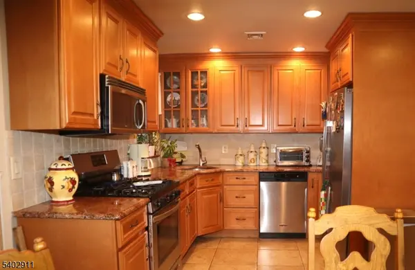 97 Squaw Brook Rd, North Haledon Boro, NJ 07508