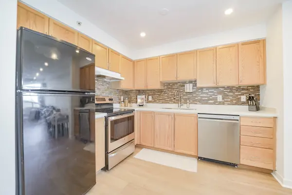 Brampton, ON L6P 2Z6,6 Dayspring CIR #2405