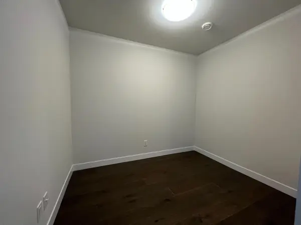 Kitchener, ON N2H 0C7,60 Frederick ST #3412