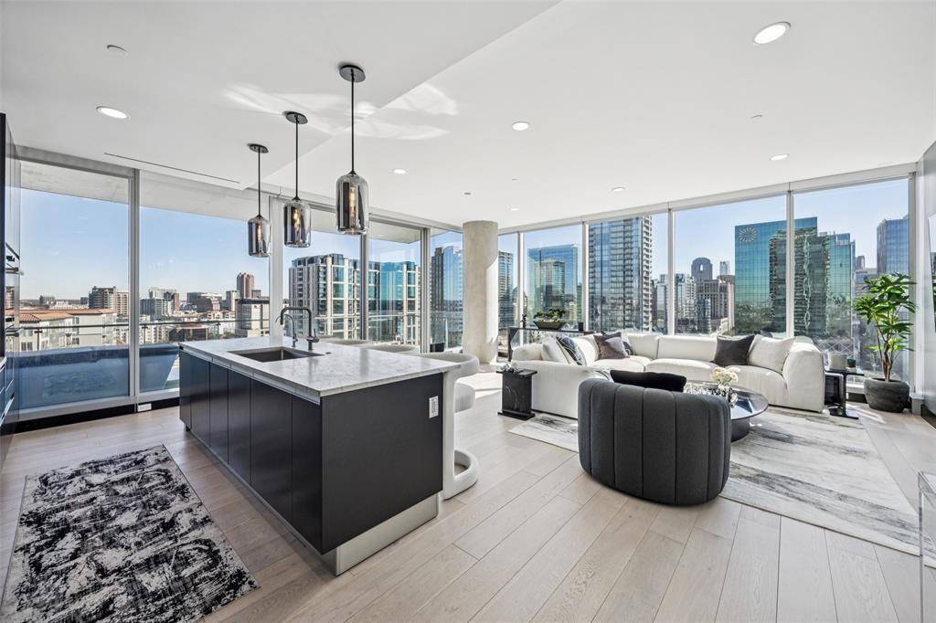 3130 N Harwood Street #1606, Dallas, TX 75201