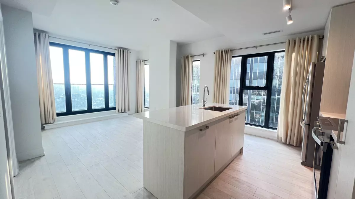 Toronto C10, ON M4S 0E2,20 Soudan AVE #1707