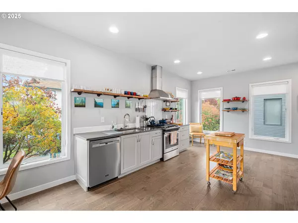 Portland, OR 97202,1603 SE GLENWOOD ST