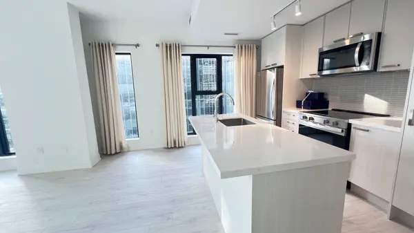 Toronto C10, ON M4S 0E2,20 Soudan AVE #1707