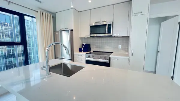 Toronto C10, ON M4S 0E2,20 Soudan AVE #1707