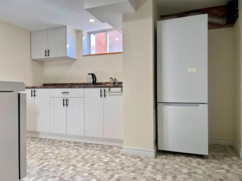 2 Thorncroft CRES, Ajax, ON L1S 2S2