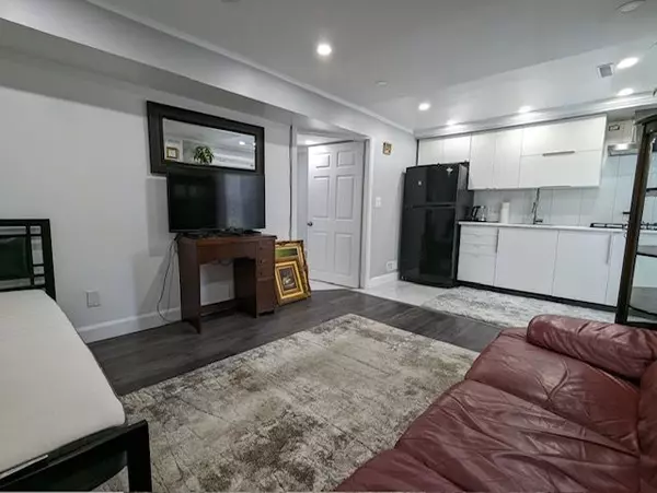 Toronto, ON M2R 3K6,49 Red Robin WAY #5