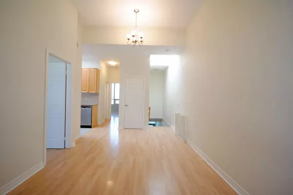 Toronto, ON M1P 5E4,83 Borough DR #TH 93A