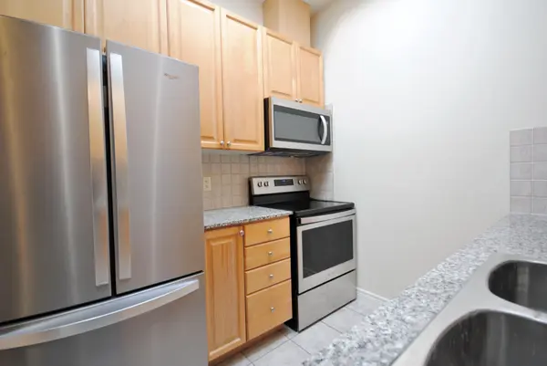 Toronto, ON M1P 5E4,83 Borough DR #TH 93A