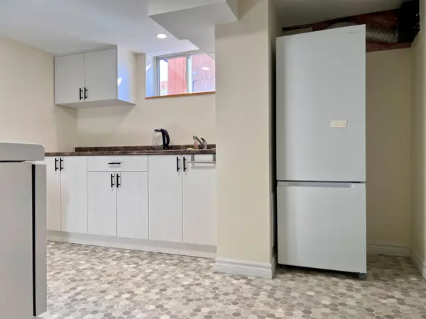 2 Thorncroft CRES, Ajax, ON L1S 2S2